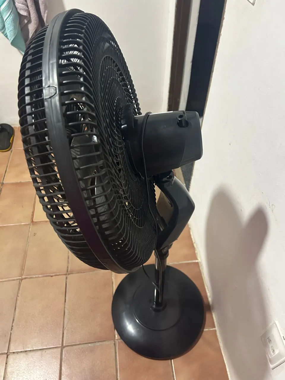 Ventilador de Coluna Preto - Refrescância Garantida!