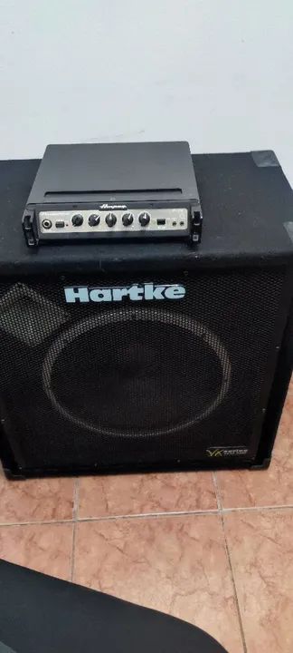 Cabeçote Ampeg + caixa Hartke 
