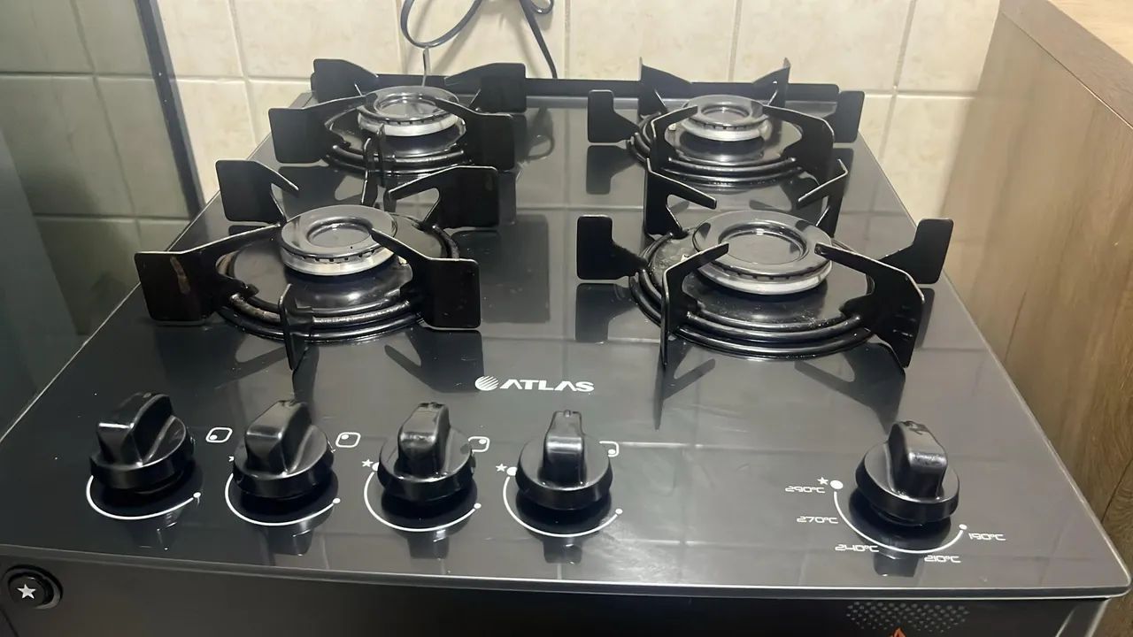 Fogão Atlas Preto com 1 ano de uso - Foto 4