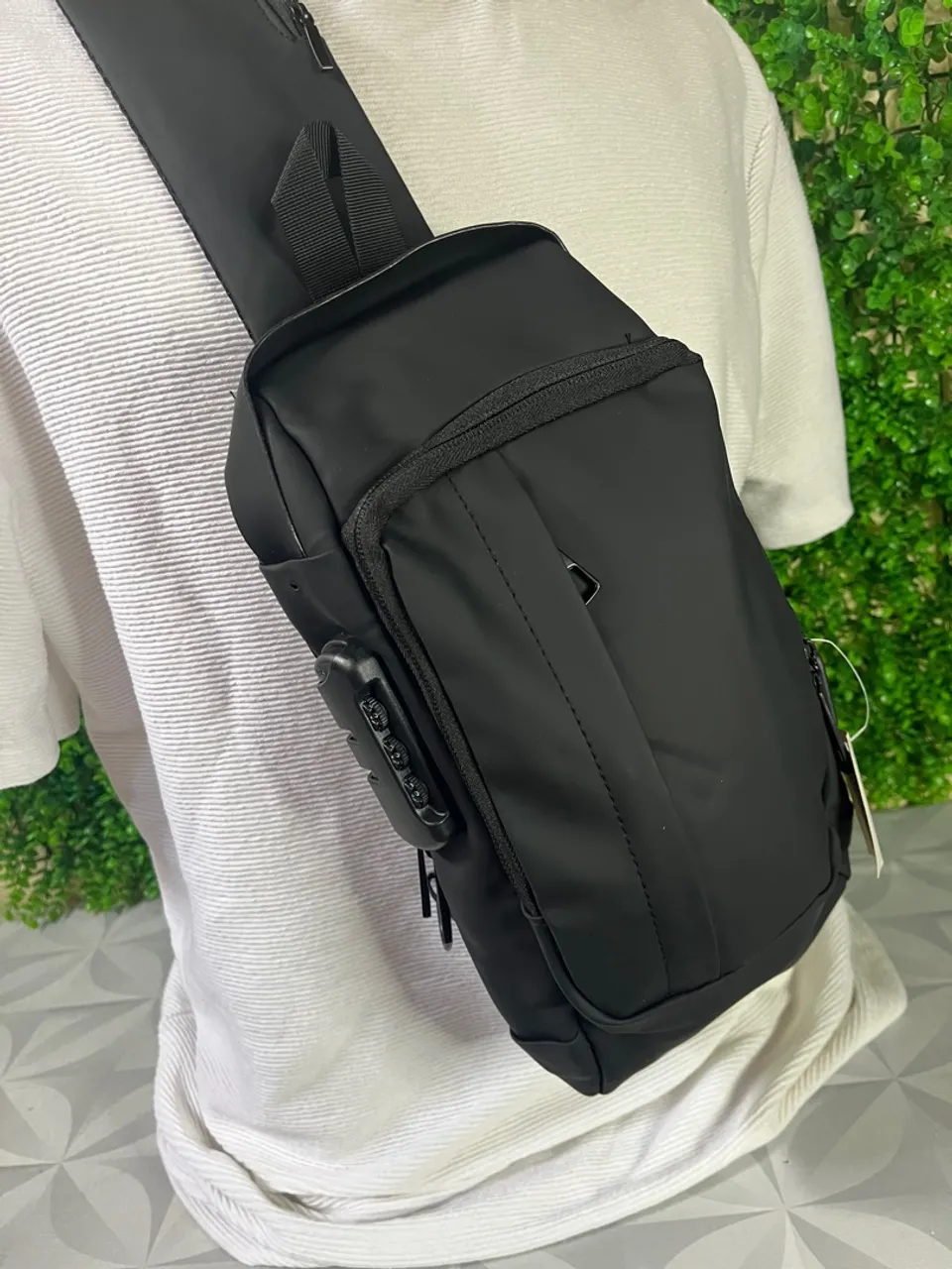 Bolsa Transversal Masculina Antifurto com Cadeado