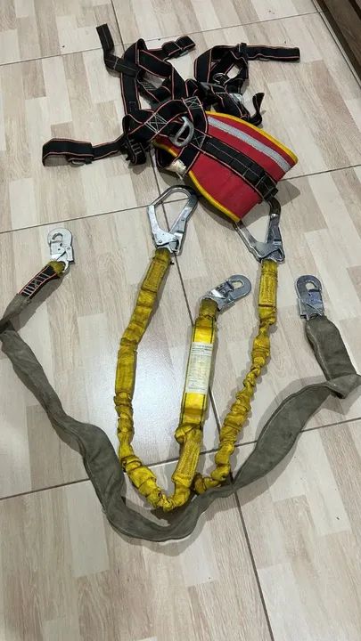 Cinto de Segurança (páraquedista)