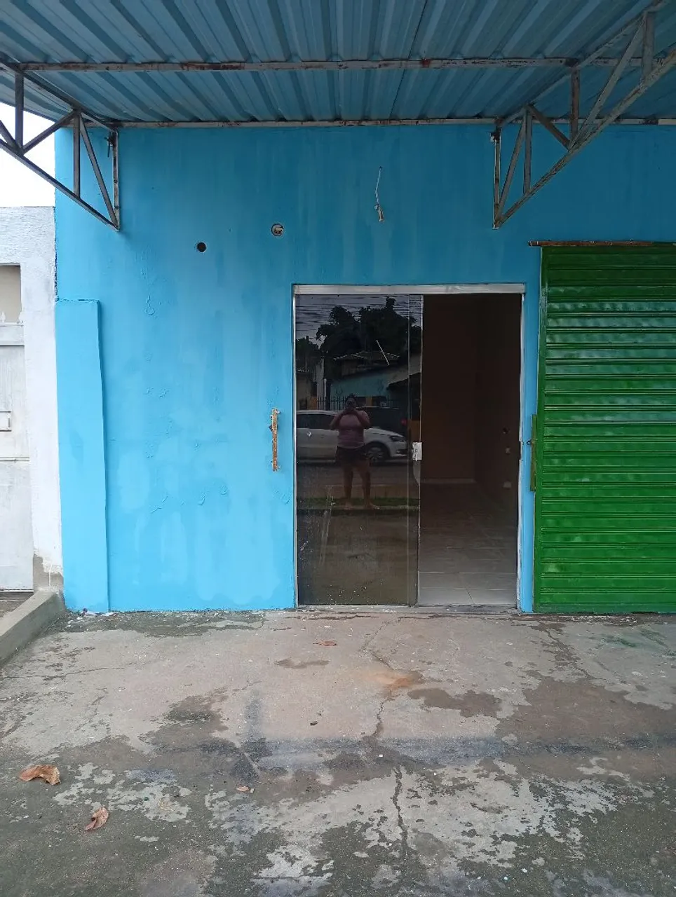 Aluga-se ponto comercial