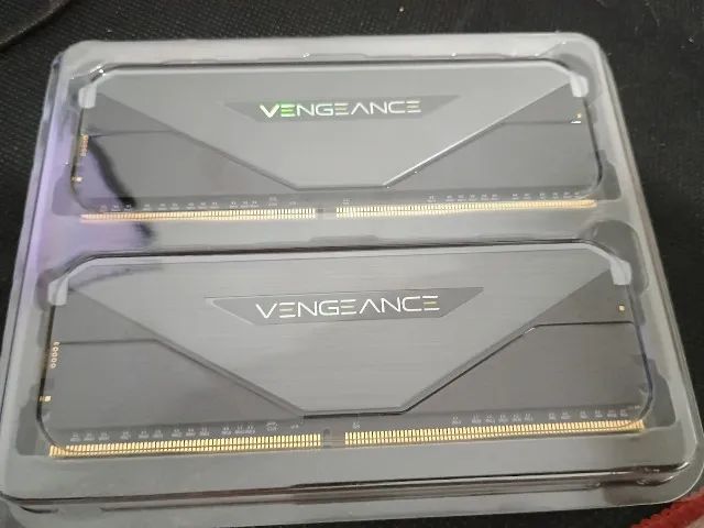 Memória Corsair Vengeance RGB RT, 16GB (2x8GB), DDR4, 3600MHz, C16, Preta, CMN16GX4M2Z3600