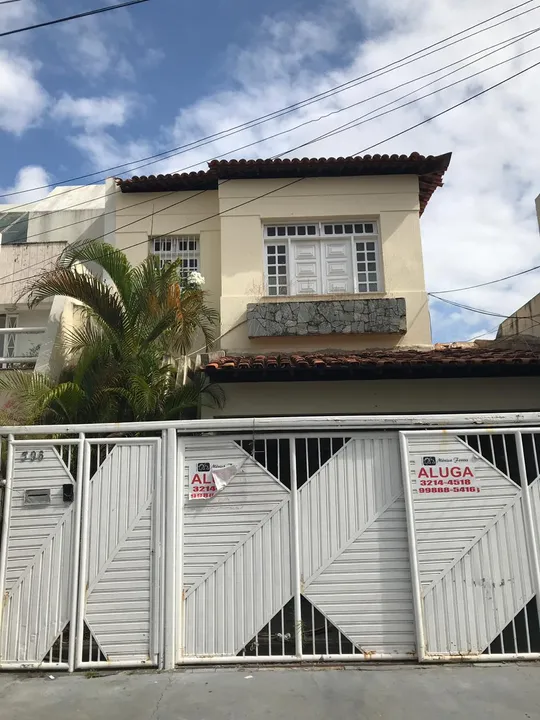 CASA COM QUATRO QUARTOS PARA LOCAÇÃO, SITUADA À AV. AUGUSTO MAYNARD - BAIRRO SÃO JOSÉ
