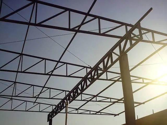 Tesouras, treliças e colunas para estrutura metálicas 