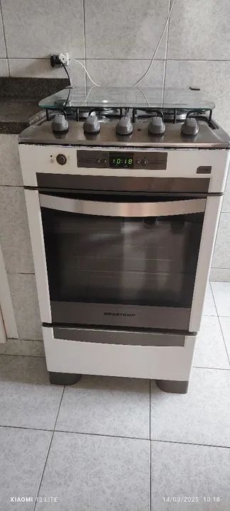 Fogão Brastemp com timer e grill e super chama.