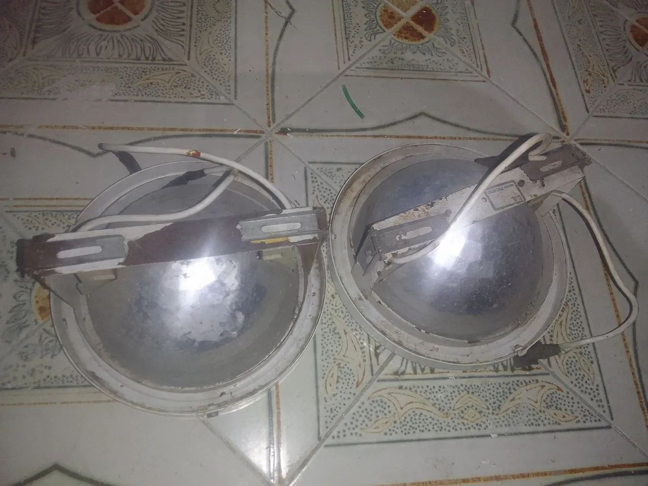 2 Refletores para lâmpada halógena para Iluminação externa  - Foto 2