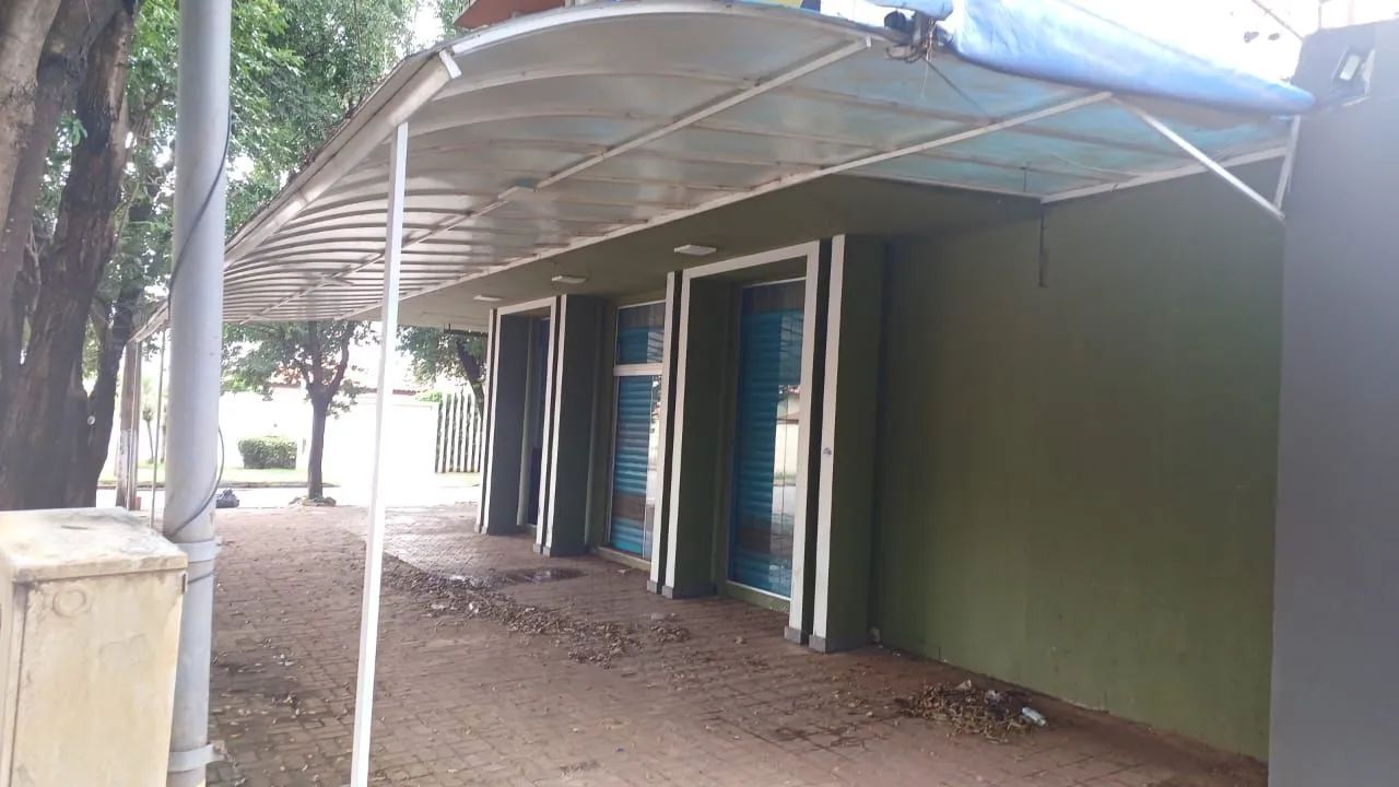 Loja Comercial localizada 206 sul .Ponto  comercial com mais de 20 anos de funcionamento. 