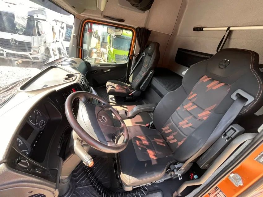 MB Axor 2544S ano 21/22, Pneus novos, Suspensão de Mola E Kit Hidráulico - Foto 9