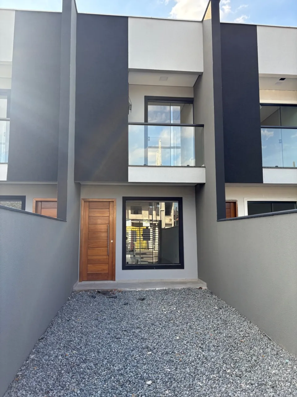 Geminado com 02 suítes bairro Vila Nova