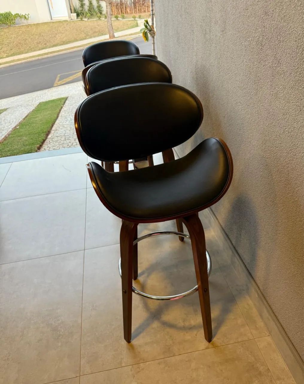 HIGH TABLE + 4 WOODEN STOOLS64363876227458123