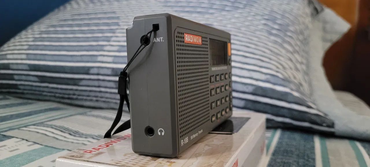 Radiwow R-108 (Raro)/Ñ Xhdata, Tecsun, Sony, Degen, Sangean, Grundig, Motobrás, Motorádio - Foto 2
