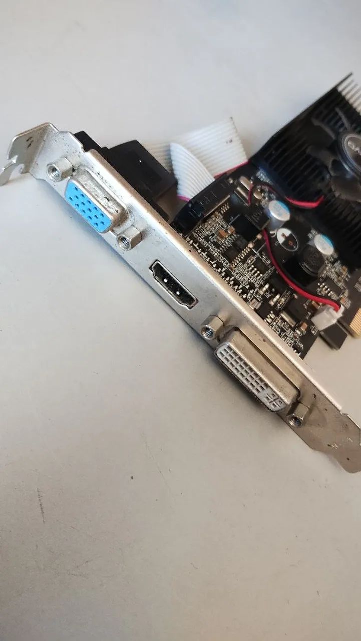 Placa de vídeo Gt210  - Foto 2