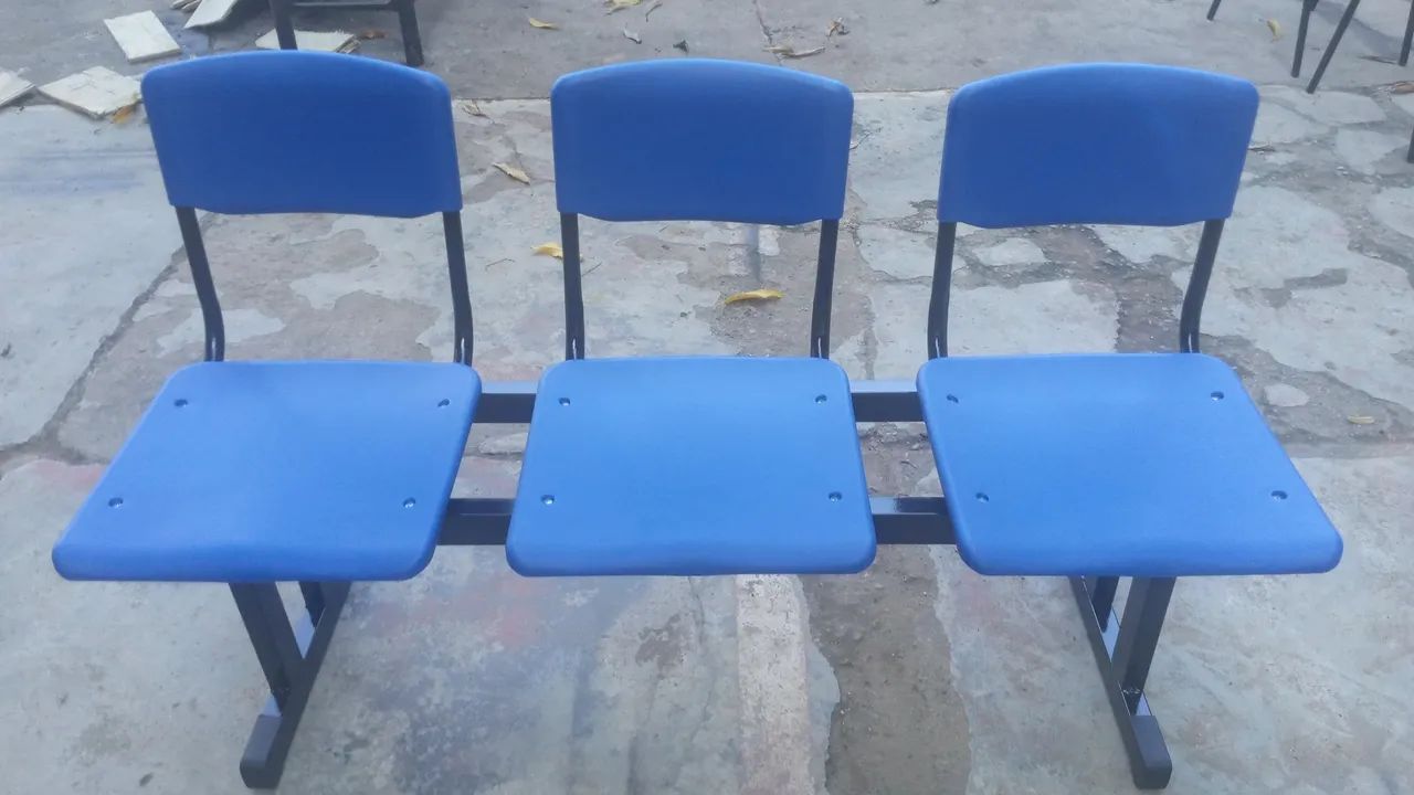 Longarina de plástico azul três lugares 