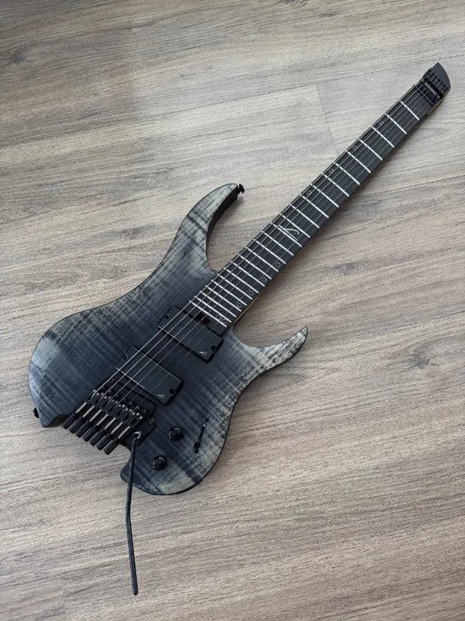 Guitarra Legator G6FSS 6 Cordas Headless Multiscale Death Valley