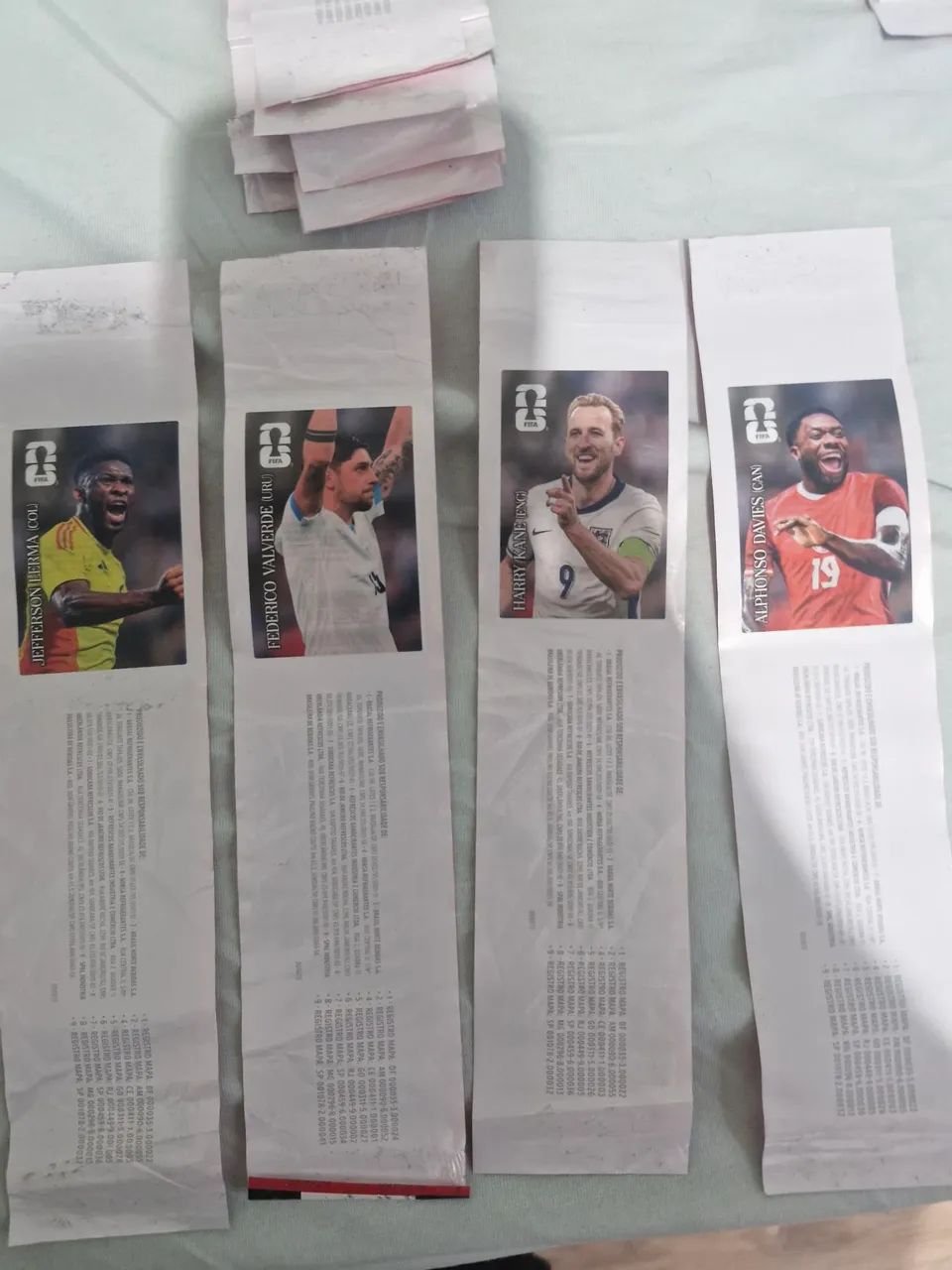 kit 4 figurinhas da copa do mundo 2026 coca cola