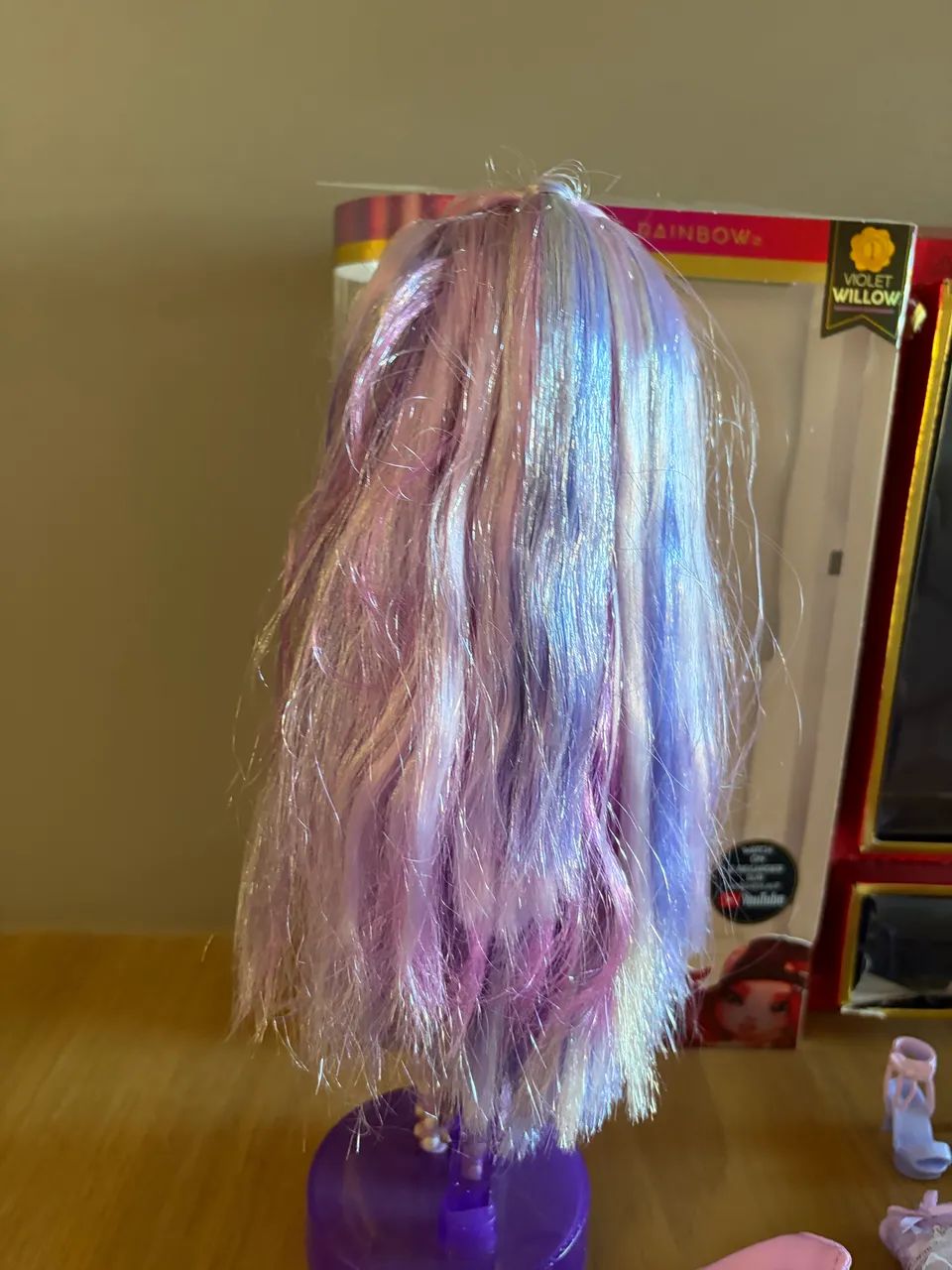 Boneca Rainbow High Violet. Apenas retirada da caixa.  - Foto 3