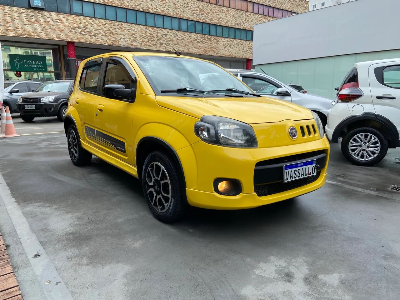 Fiat Uno Sporting 1.4 EVO Fire Flex 8V 4P 2013 - Foto 3