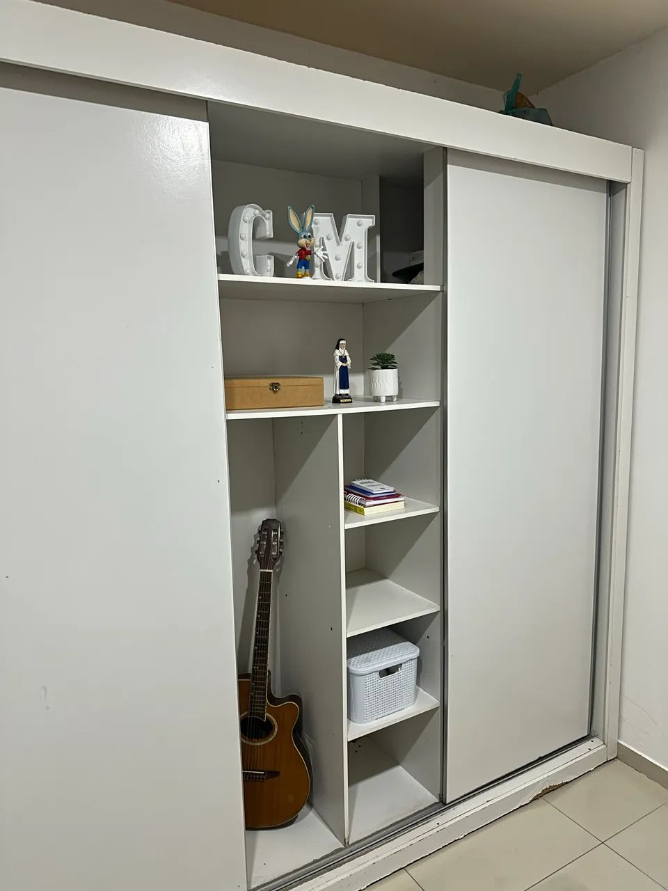 Guarda-roupa branco grande
