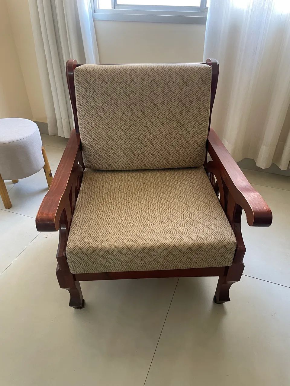 Poltrona de madeira estilo retrô  - Foto 3
