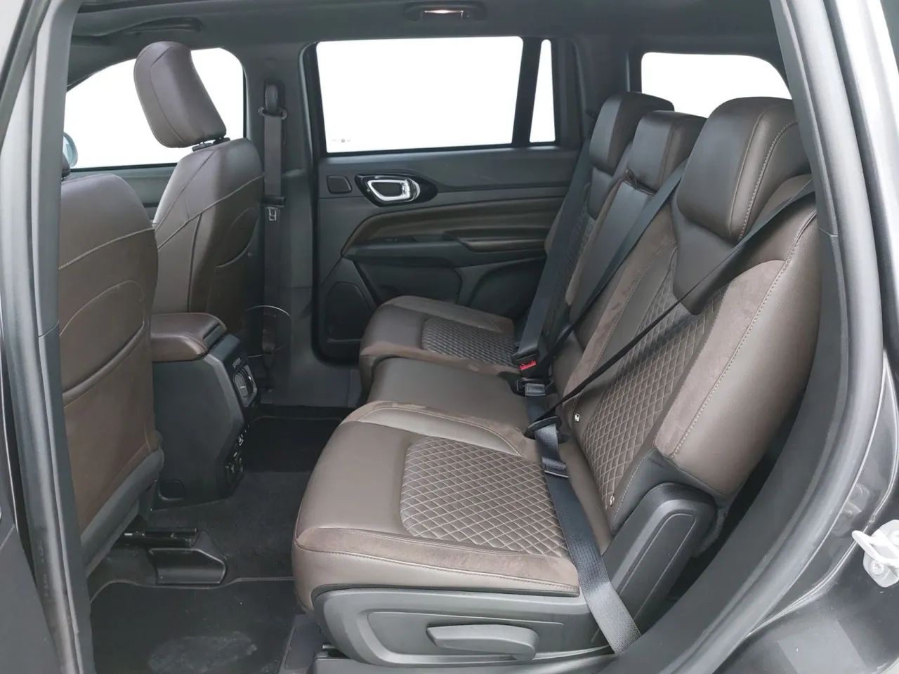 Jeep Commander Overland T270 1.3 TB Flex Aut., foto 17 de 18