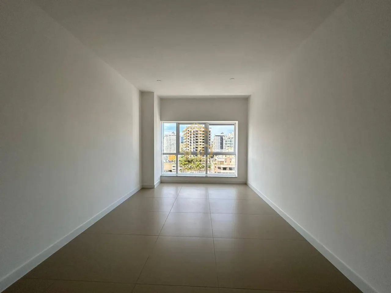 Comercial  Salas Comerciais - 37,00 (M²) de Área Total - 25,12 (M²) de Área Privativa - R$ - Foto 2