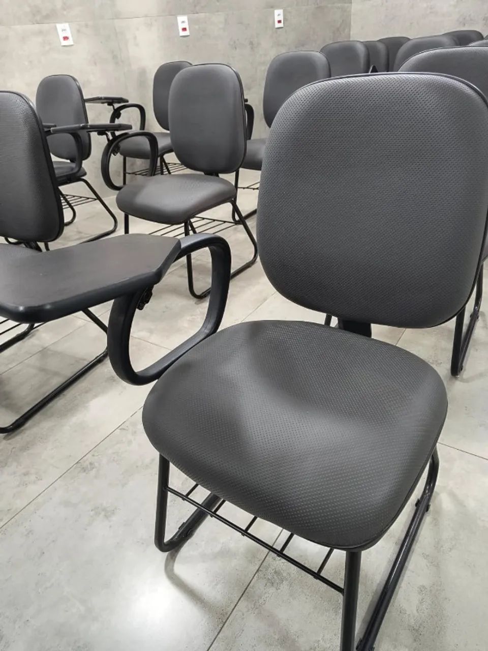 Cadeira Universitária com Prancheta Confort 