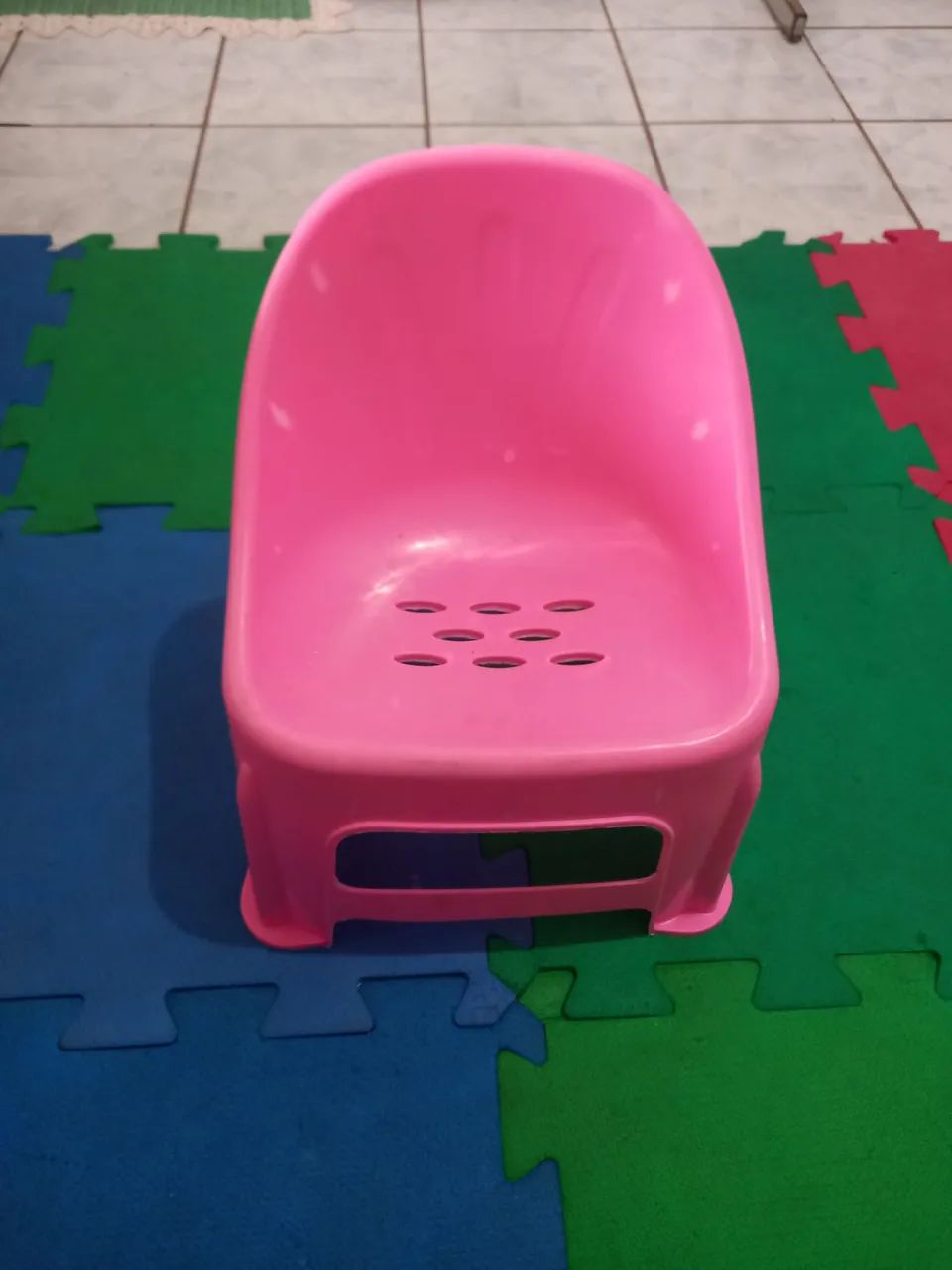 Cadeira infantil de plástico 