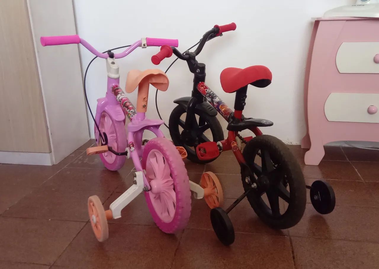 As duas bicicletas infantis . - Foto 5