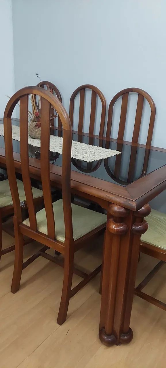 Mesa com 8 cadeiras, usado ,com uma parte do vidro quebrado - Foto 4
