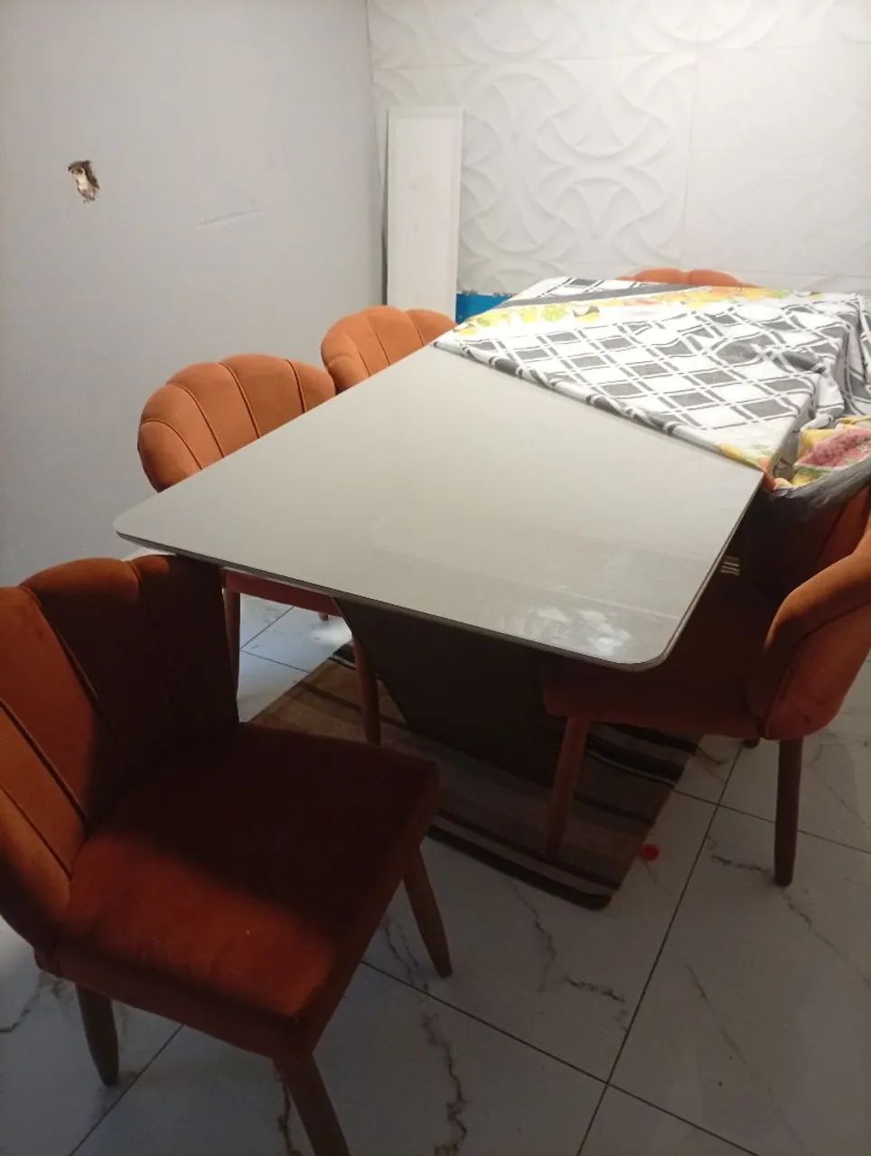 Mesa grande de vidro com 06 cadeiras petolas 