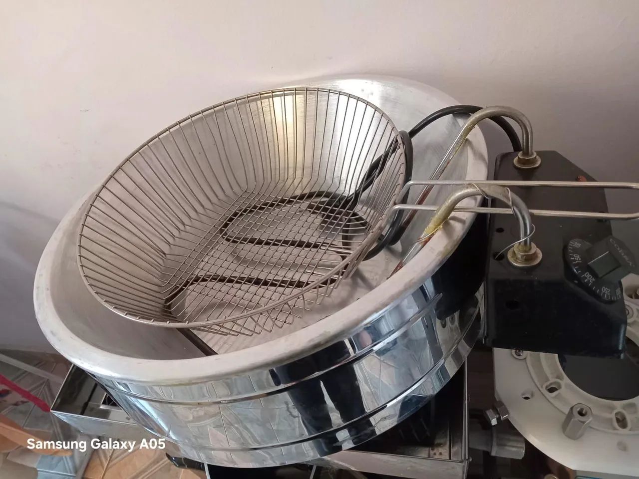 Maquina  modeladora de salgado 5.5 turbo seme nova . - Foto 4