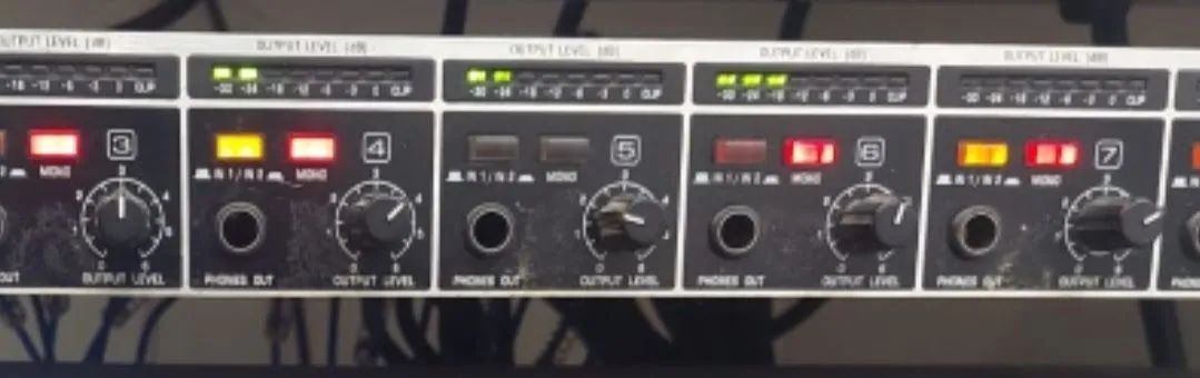 Distribuidor de Fones Behringer Powerplay Pro-8  - Foto 5