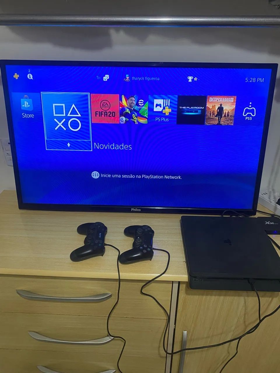 Ps4 com 2 controles e 3 jogos