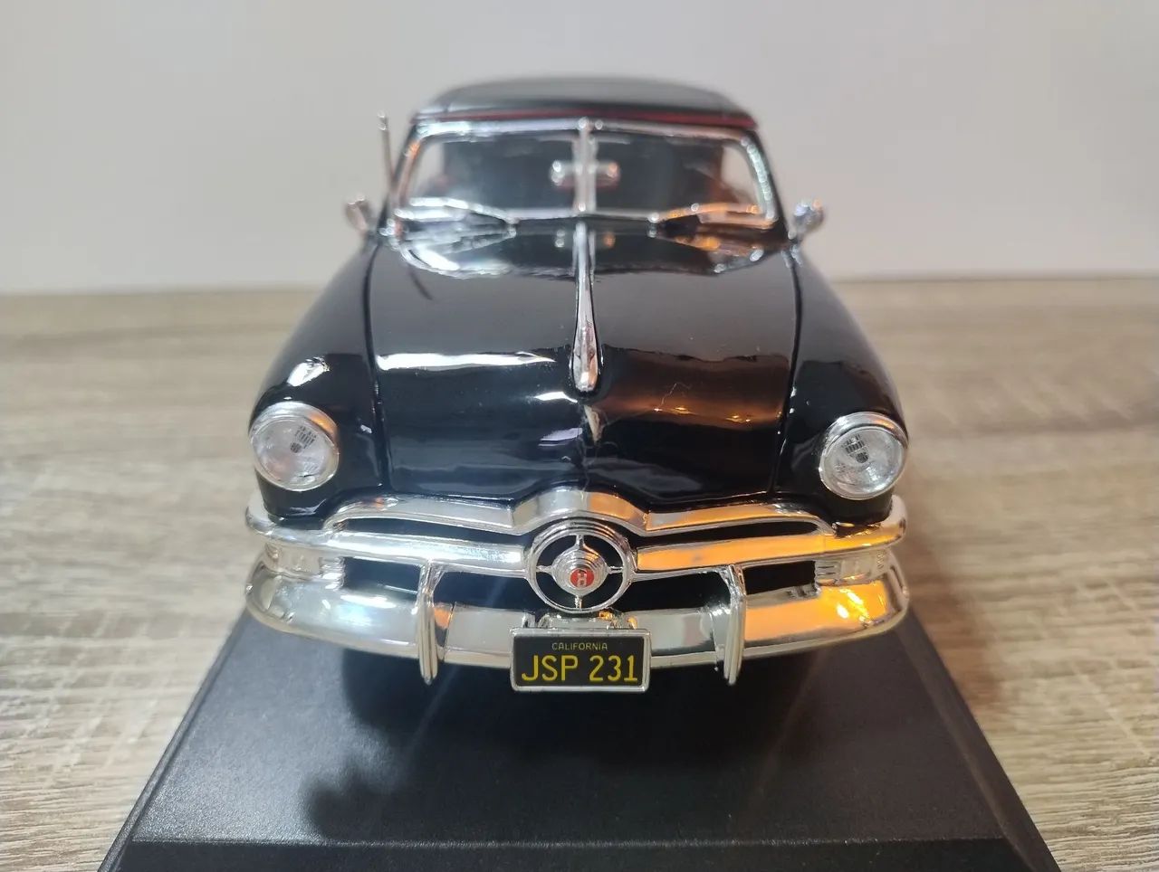 1950 Ford Conversível 1/18 Maisto - Foto 5
