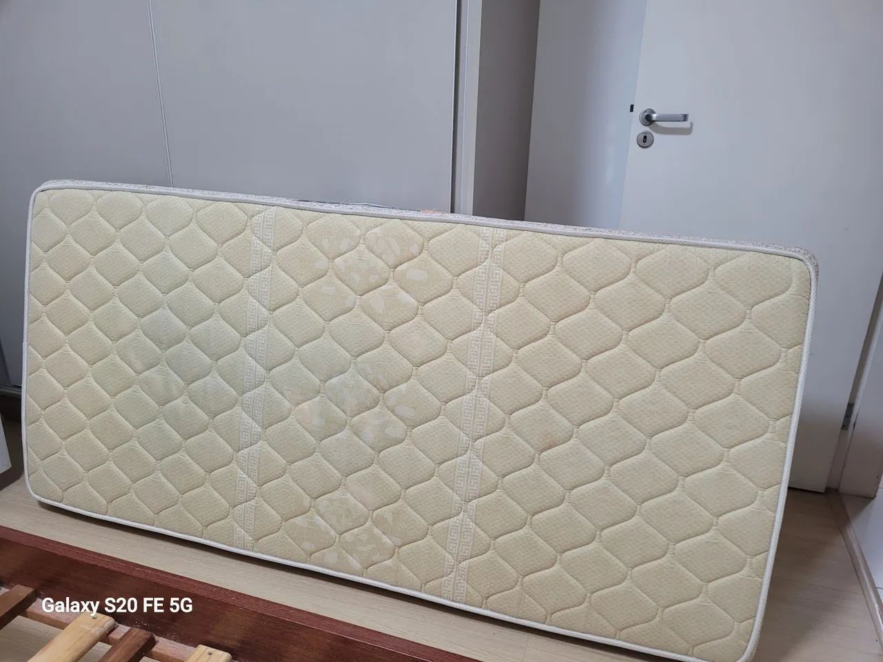 Vendo colchão de solteiro excelente  - Foto 2