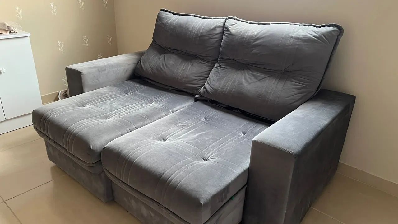 Sofá Retrátil e Reclinável Cinza 1,80m + Capa Bege | Bem conservado - Foto 3