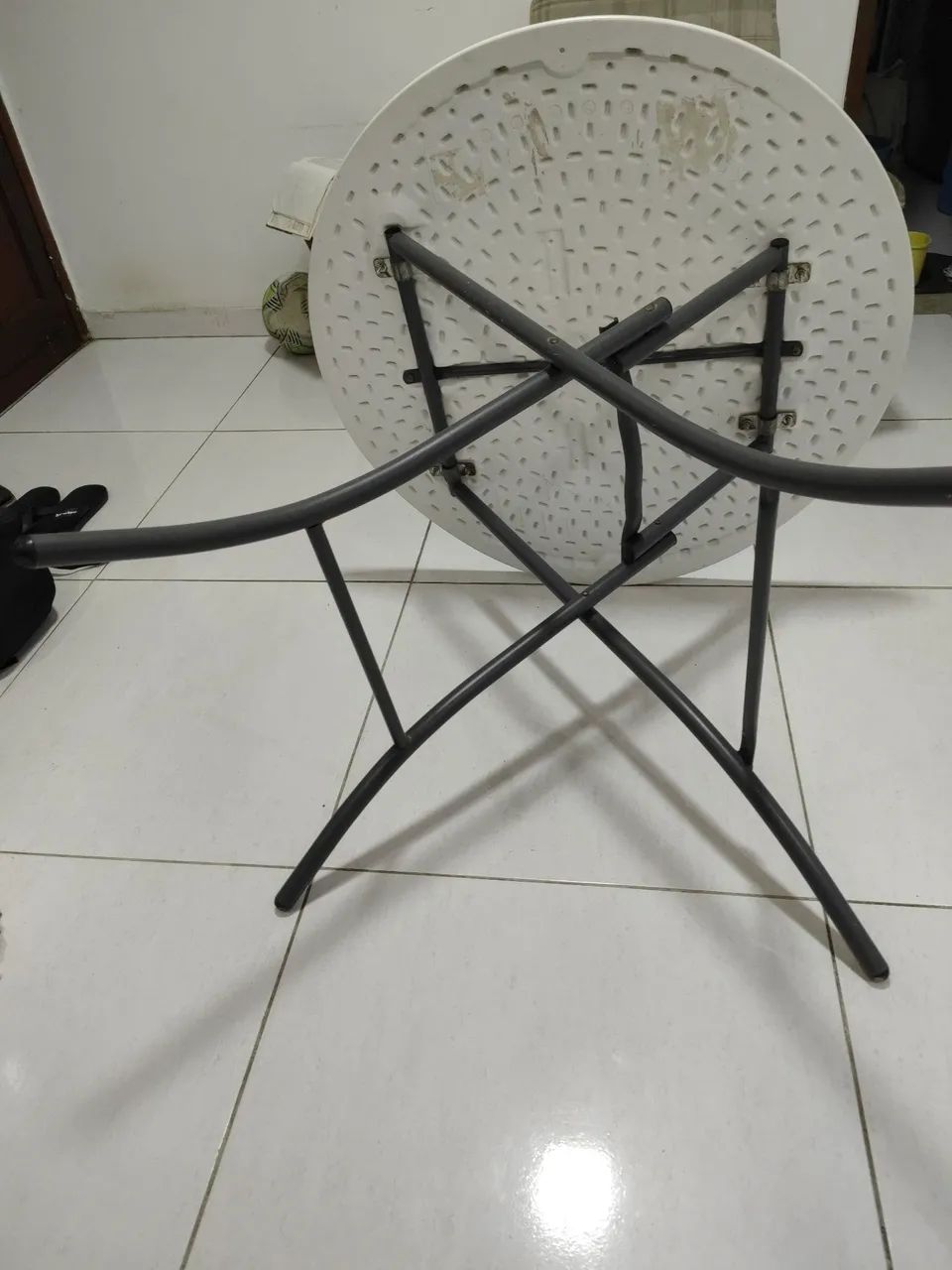Life Time Round Plastic Table65573825122307121