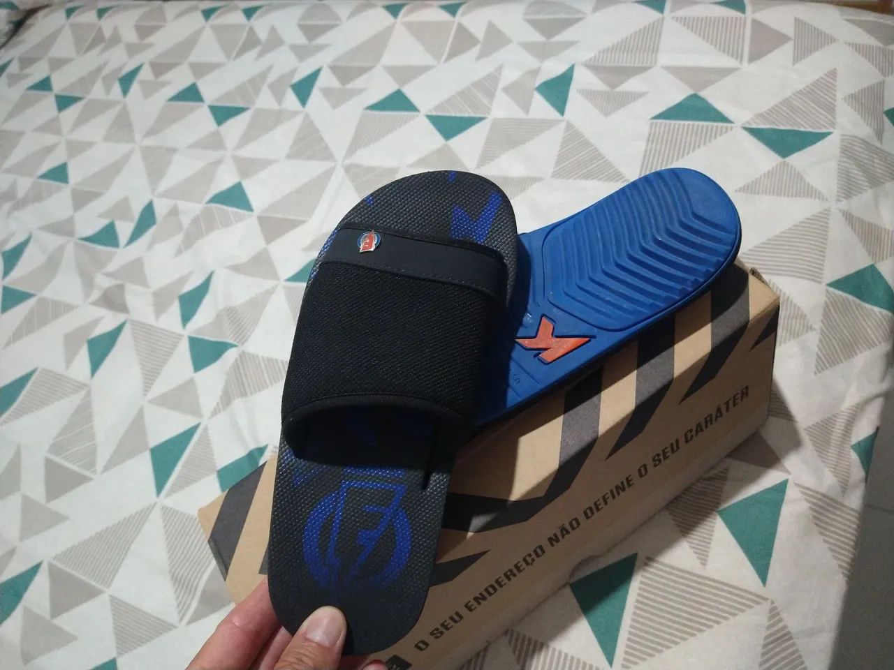 Vendo um chinelo Kenner..