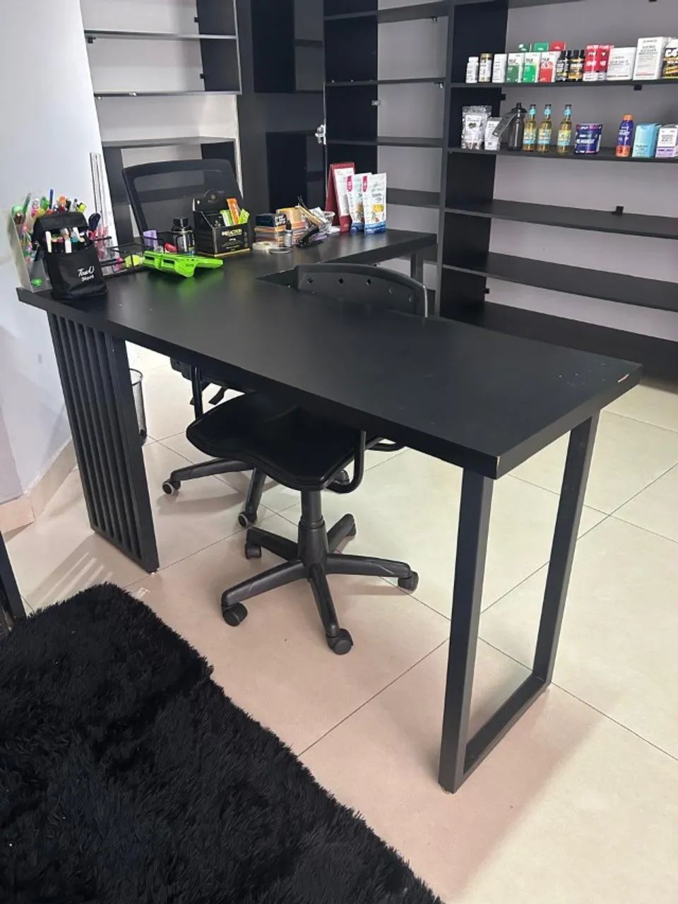 Mesa/Prateleiras/Cadeiras  - Foto 4