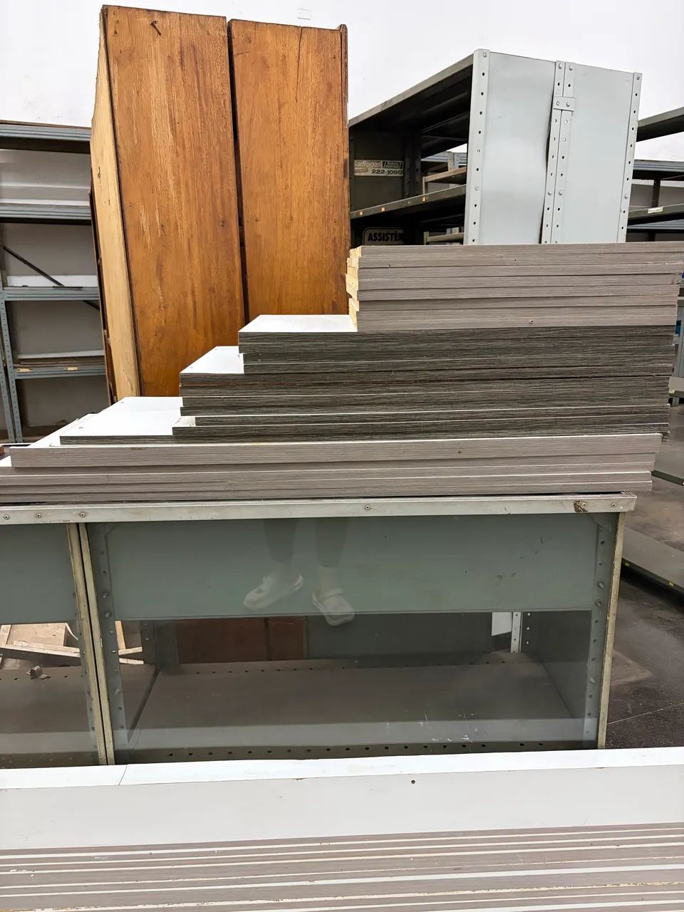 Tábuas em MDF de uma estante desmontada - Foto 4