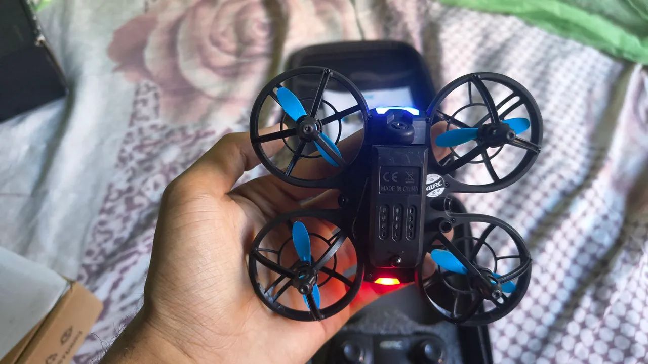 Mini DRONE 4D-V8, da 4DRC (precisa trocar bateria) - Foto 3