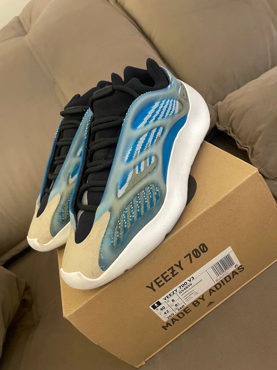 Tênis Yeezy 700 v3 - Foto 2
