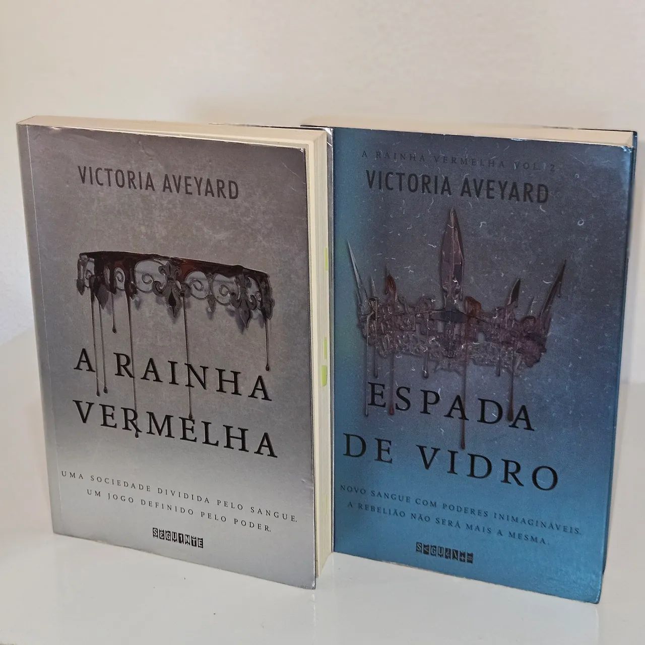 A rainha vermelha e a espada de vidro (Vol . 1 e 2)