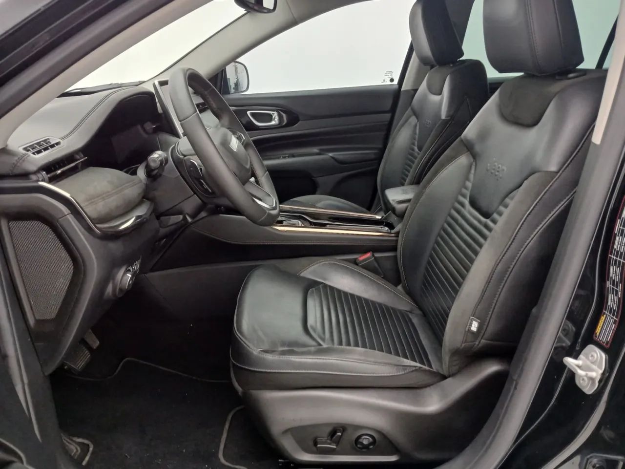 Jeep Commander Limited T270 1.3 TB Flex Aut., foto 16 de 18