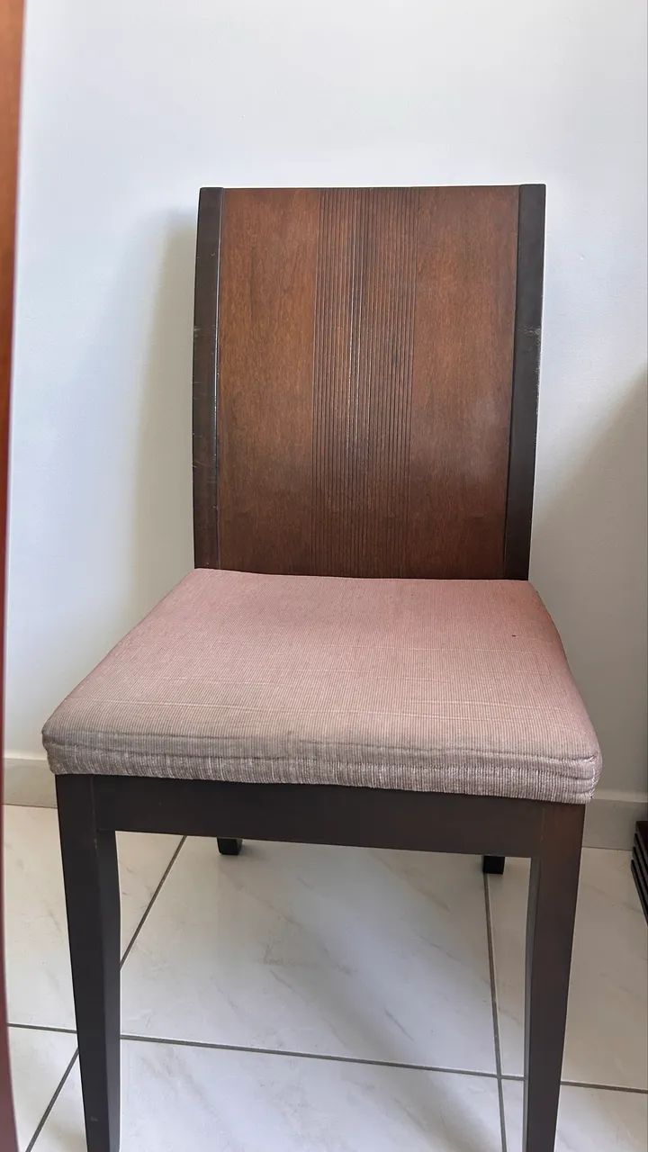 Conjunto de 4 cadeiras de madeira  - Foto 2