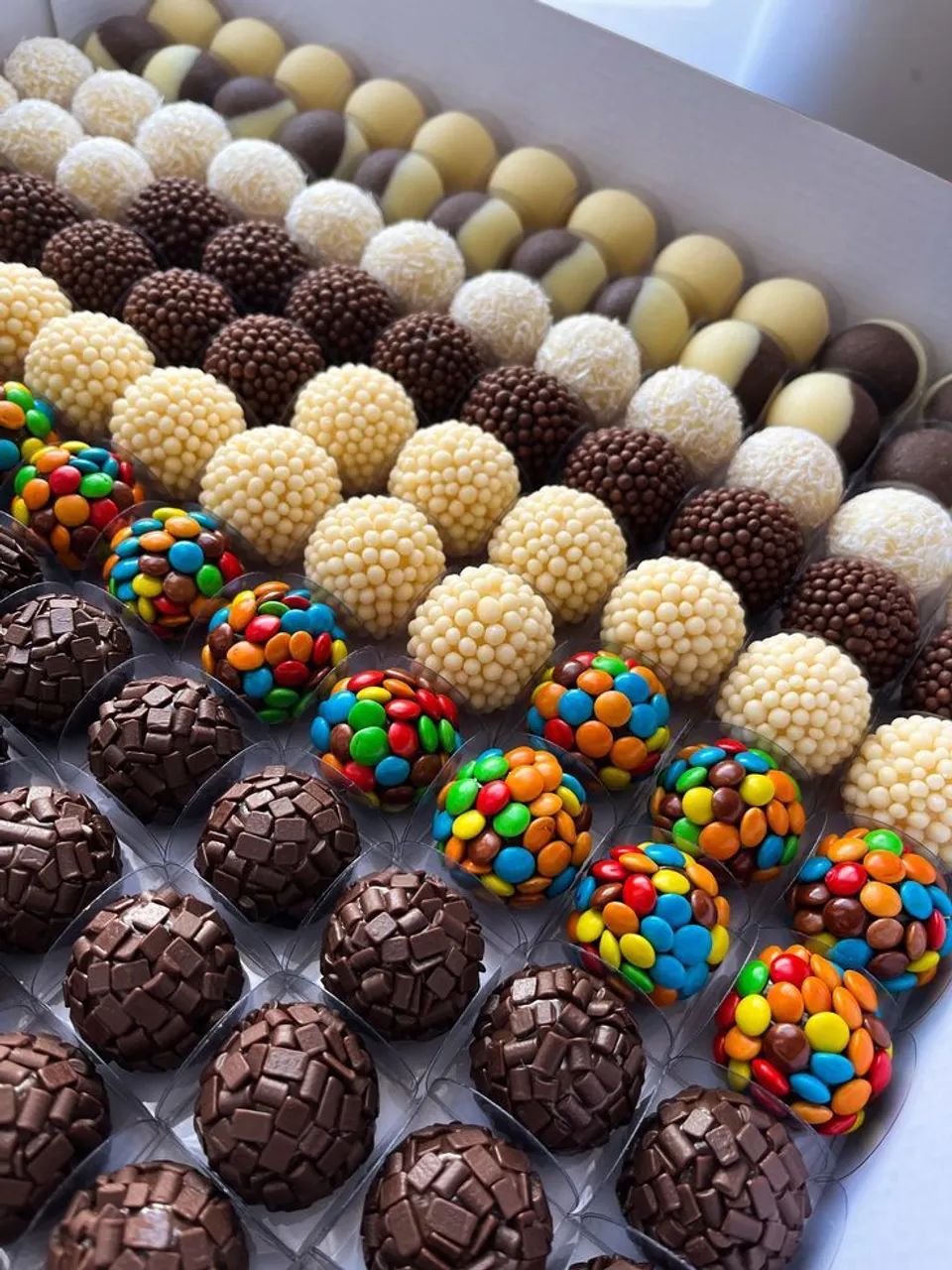 CENTO BRIGADEIROS 150,00