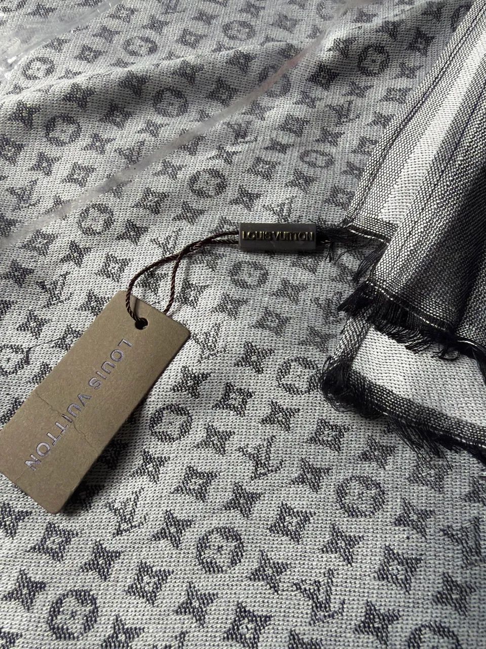 Echarpe Louis Vuitton Cinza  - Foto 2