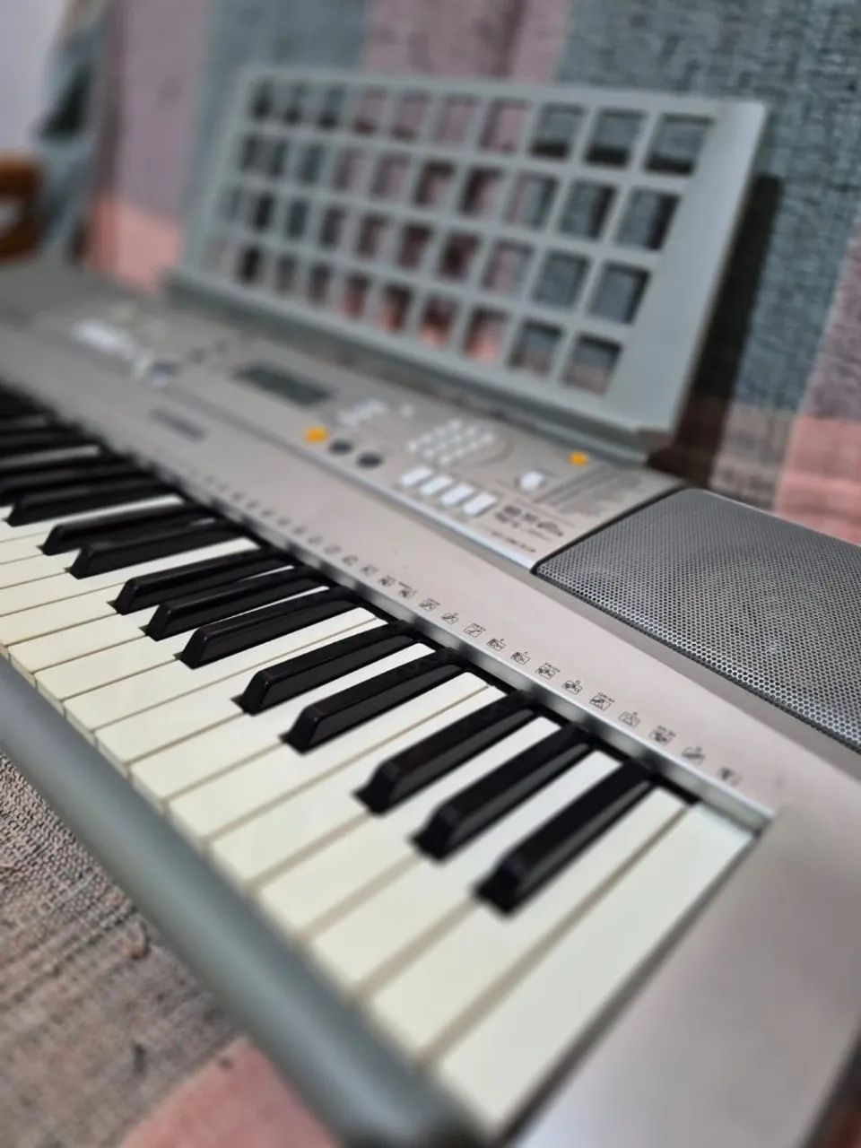 Teclado Yamaha E303 - Foto 2