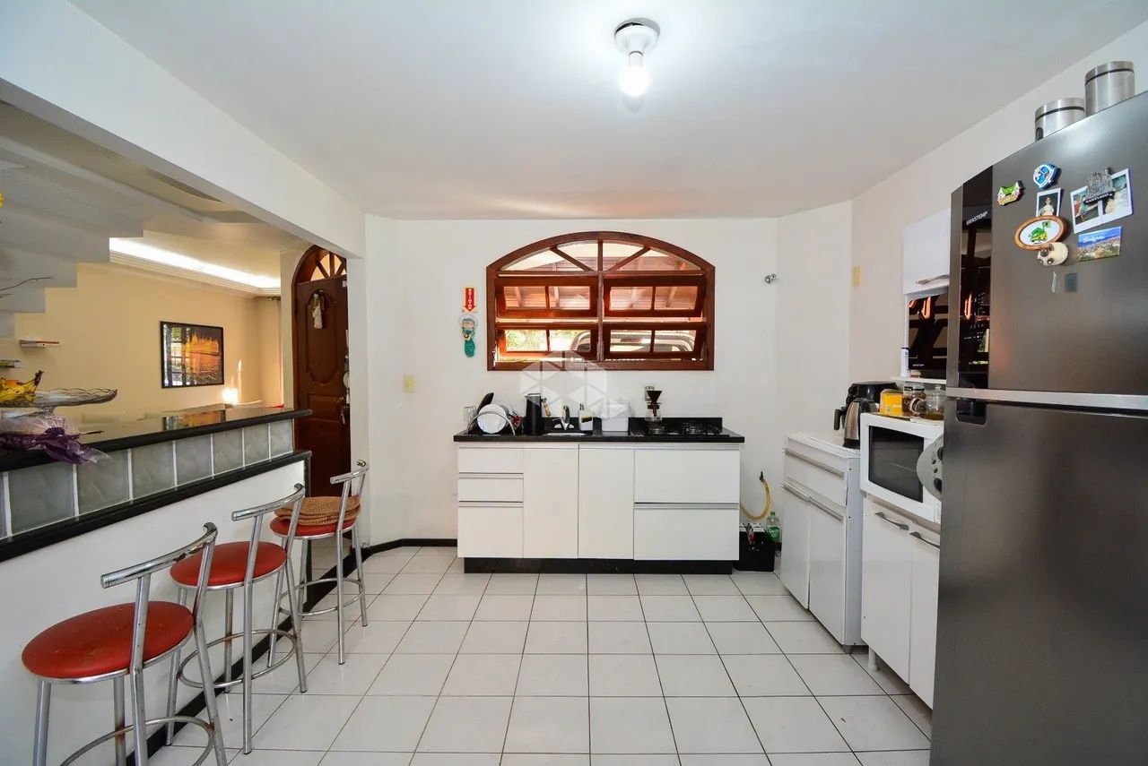 CASA À VENDA NA TRINDADE EM FLORIANÓPOLIS COM 3 DORMITÓRIOS SUÍTE EDÍCULA E 2 VAGAS DE GAR - Foto 2